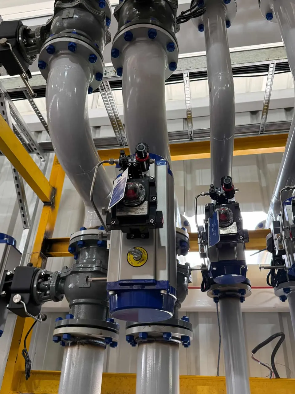 Ecuador Paint Manufacturing Plant Case: Pneumatic Actuated Flanged Ball Valve for Industrial Flow Control 2
